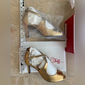 Joan Oloff Gold Italian Shoes 6 1/2